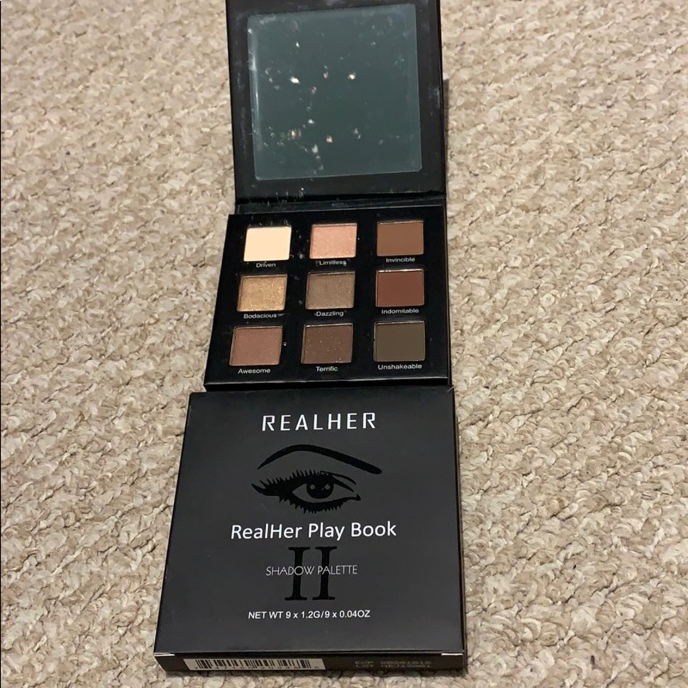 RealHer Play Book Shadow Palette